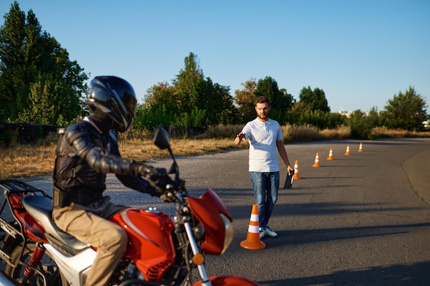 male-student-helmet-instructor-driving-course-motordrome-motorcycle-school-training-motorcyclists-beginners-biker-practicing-motor-school_266732-30800