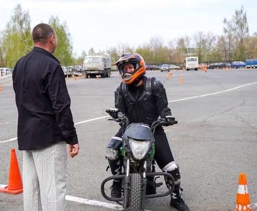 young-woman-is-learning-ride-motorbike-motorcycle-school-she-is-taught-by-teacher_221439-1567